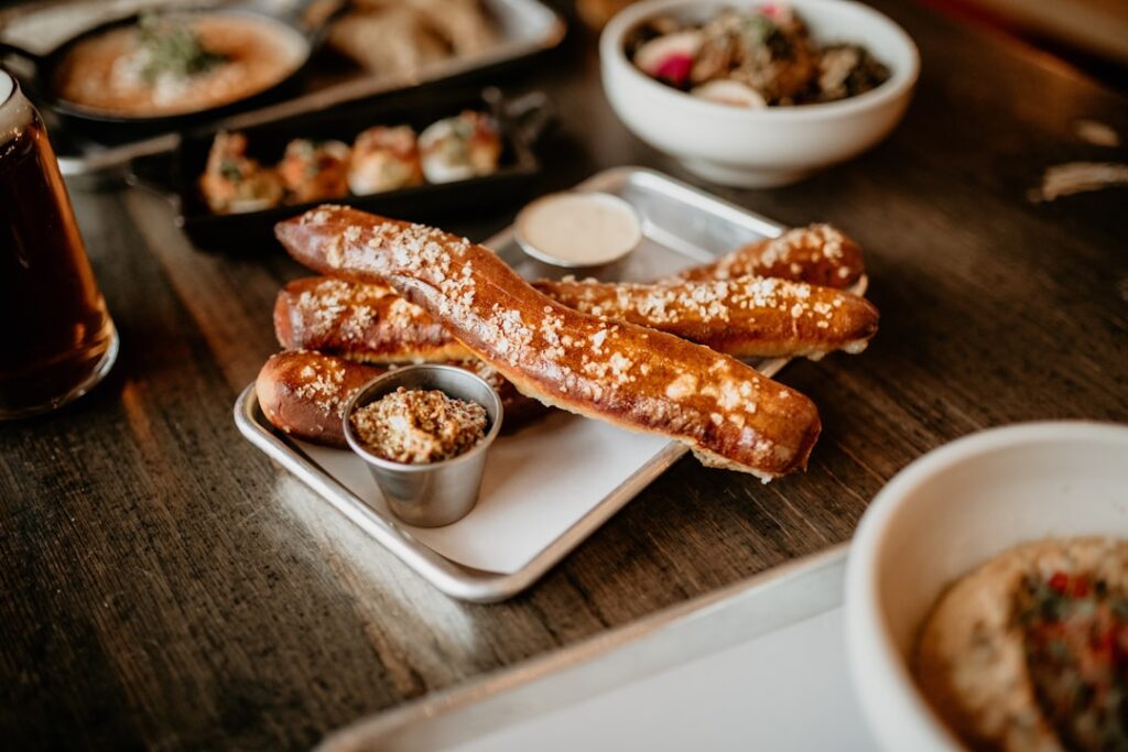 Raznovrsna hrana bogata proteinima, kalcijumom i gvožđem za esencijalne nutrijente i skeletalni razvoj u pubertetu